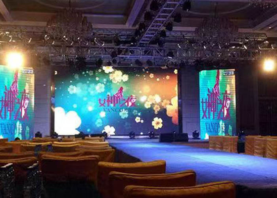 P3.91 P4.81 Backdrop Panggung Layar LED Tampilan Showroom TV Dalam Ruangan