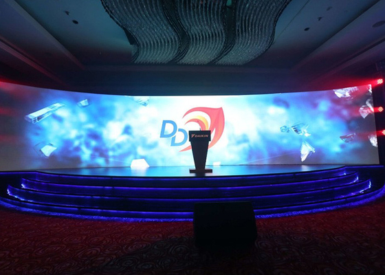 Layar LED RGB Curved Pixel Pitch Kecil Dalam Ruangan Untuk Konferensi Studio