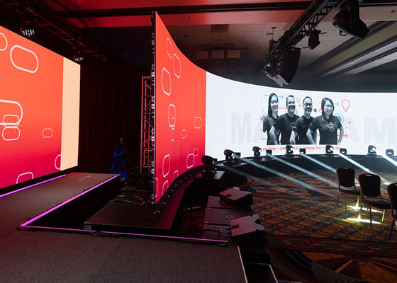 Layar LED RGB Curved Pixel Pitch Kecil Dalam Ruangan Untuk Konferensi Studio